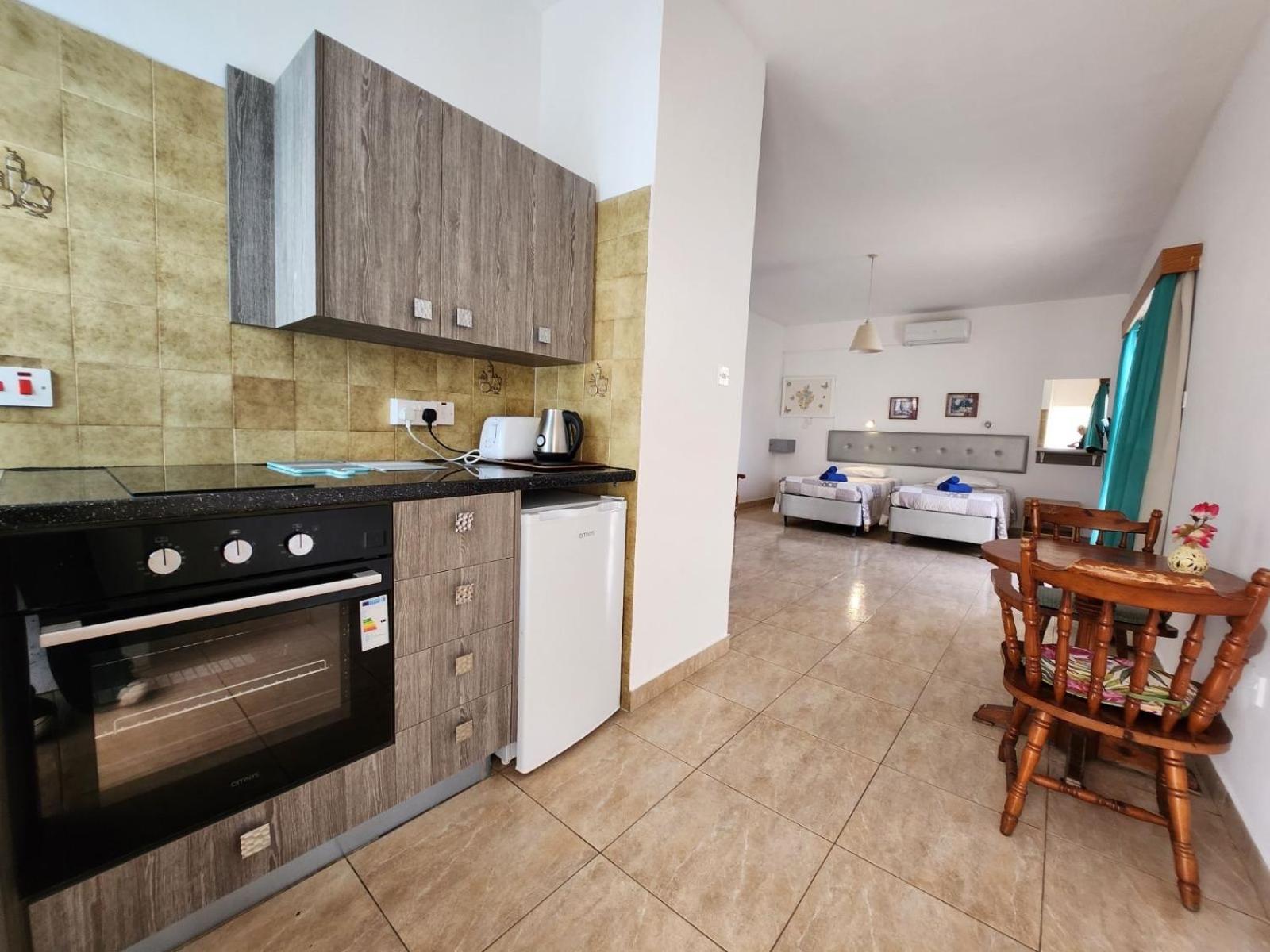 Florence Hotel Apartments Ayia Napa Exteriör bild