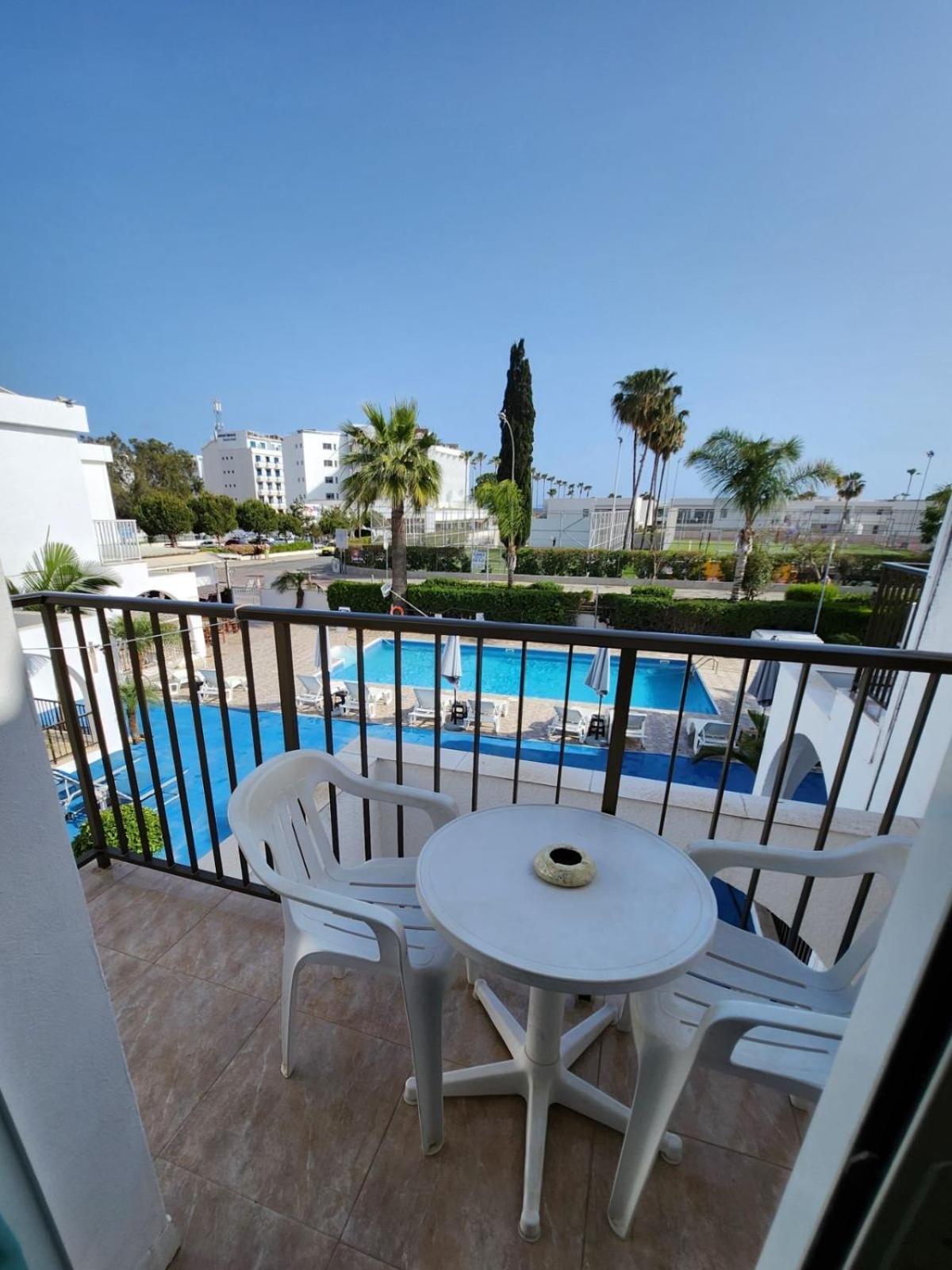 Florence Hotel Apartments Ayia Napa Exteriör bild